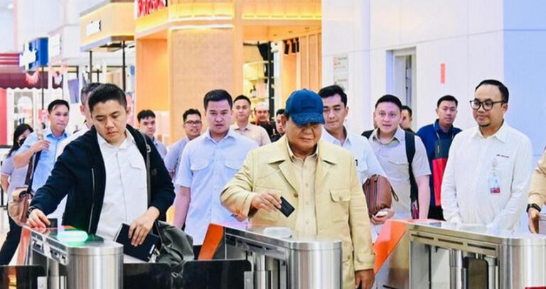 Prabowo Naik Kereta Cepat