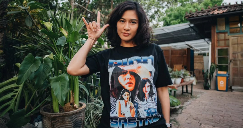 Dian Sastro Jadi Dosen Tetap